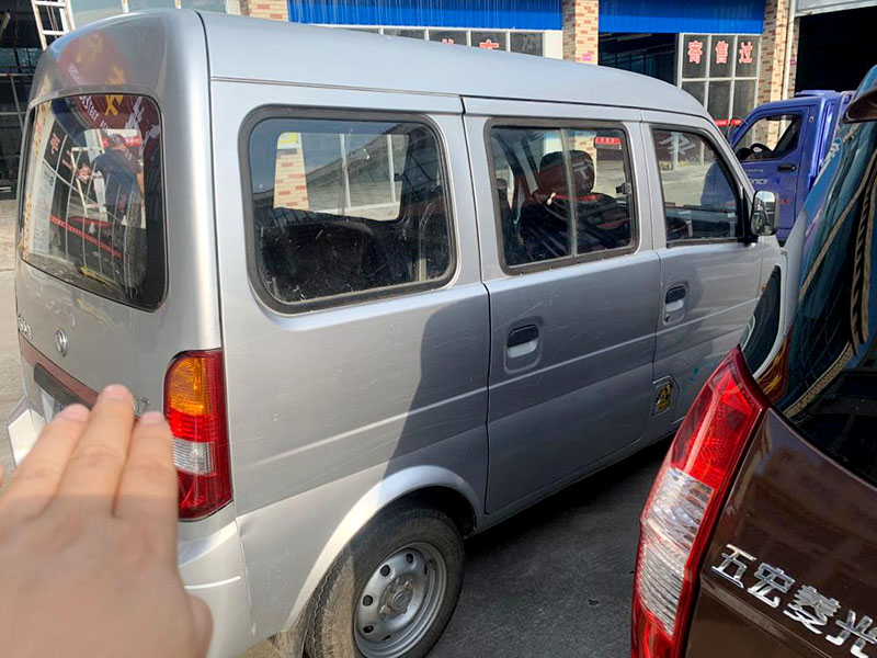 面包車進(jìn)水