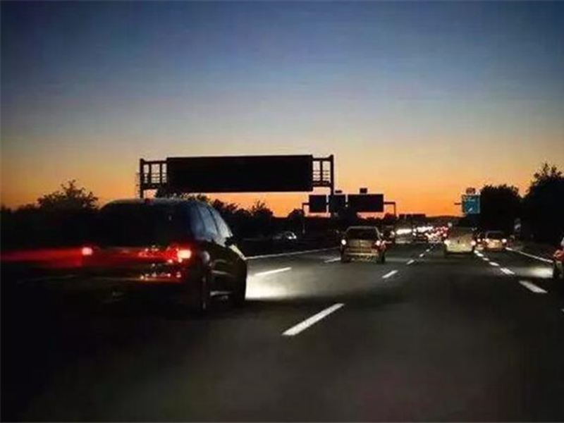 夜里開(kāi)車(chē)視線受擋，需要注意些什么？